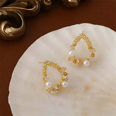 Chic gold-plated teardrop earrings shaped like flowers, enhanced with pearls and sparkling cubic zirconia.