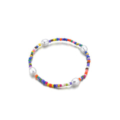 A charming howlite and pearl anklet, showcasing a colorful array of beads that enhance its elegant appearance.
