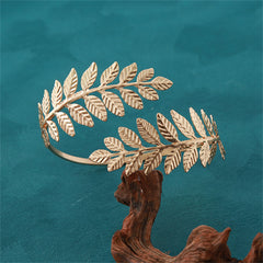 Stunning gold leaf with an 18K gold-plated branch arm cuff, ideal for enhancing your style with a touch of elegance.