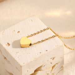Elegant 18K gold-plated heart necklace featuring a fine chain, ideal for a romantic or stylish accessory.