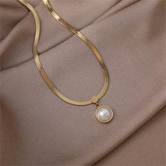 Chic 18K gold-plated snake chain necklace showcasing a lustrous pearl pendant.