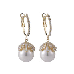 Dazzling 18K gold-plated huggie earrings with white pearls and cubic zirconia for a touch of elegance.
