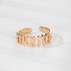 Stunning rose gold "Mom" ring, made from 18K gold-plated material, perfect for celebrating motherhood in style.