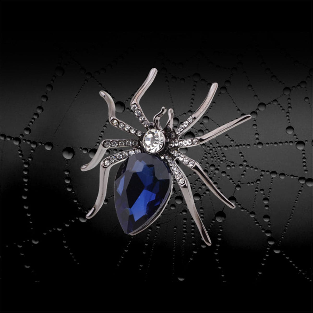 Elegant blue spider brooch featuring diamond accents, combining a unique design with a touch of luxury.