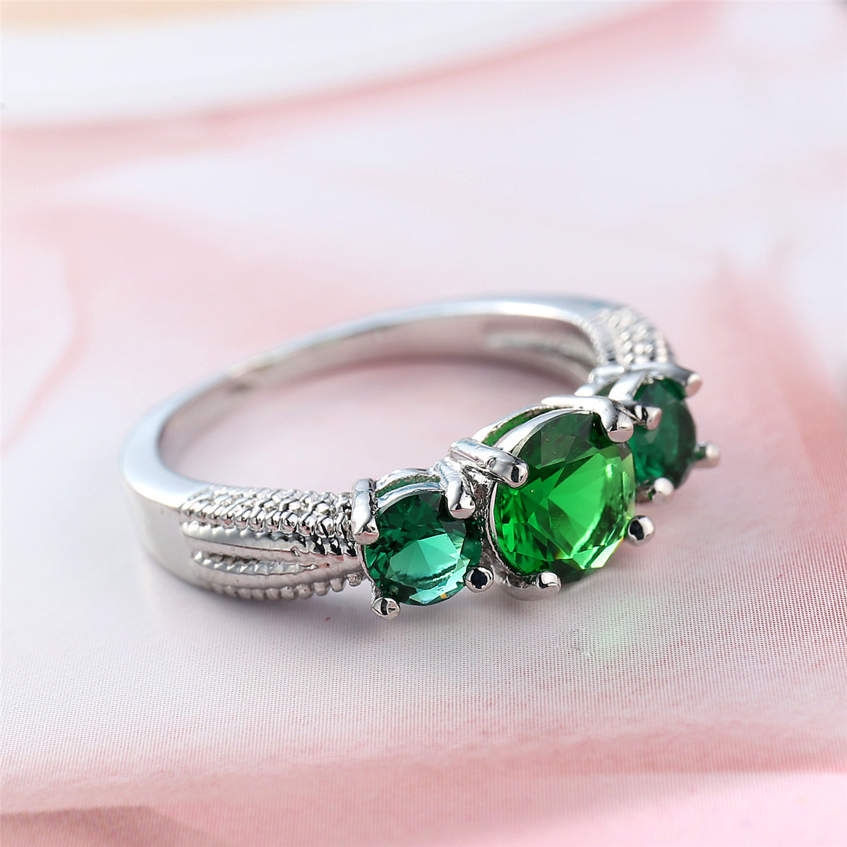 Green Crystal and Silver-Plated Oval Prong Ring, silver statement rings for women, vintage-inspired design, detail close-up
