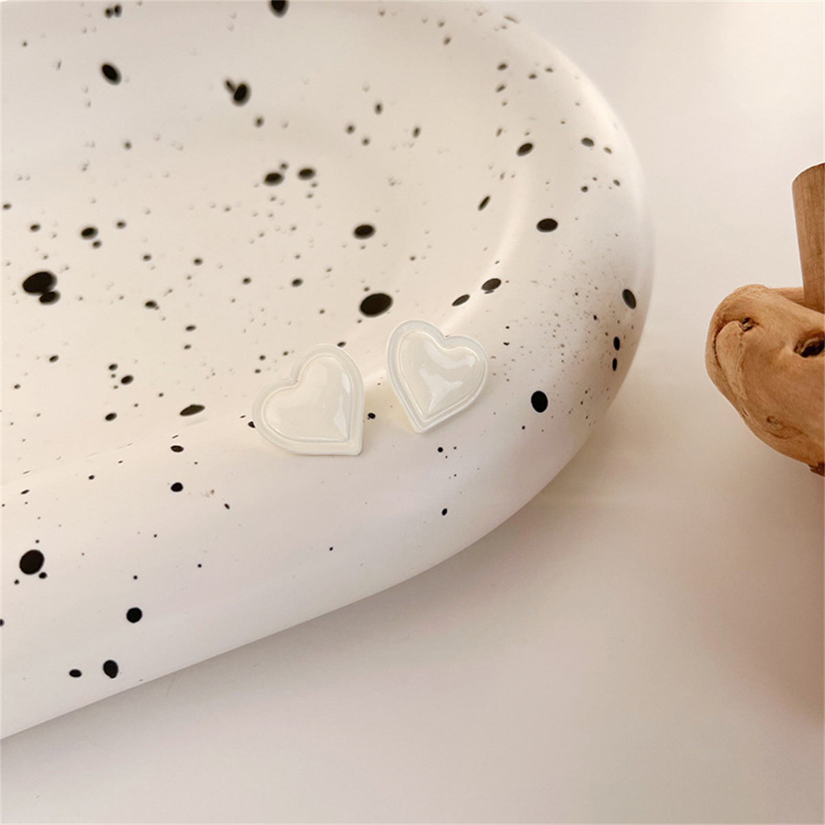 White Heart Stud Earrings, stud earrings for women, vintage-inspired design, detail close-up