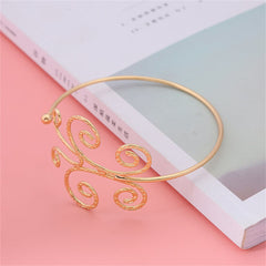 Exquisite gold arm cuff with a spiral motif, this 18K gold-plated butterfly arm cuff adds a touch of elegance to any ensemble.