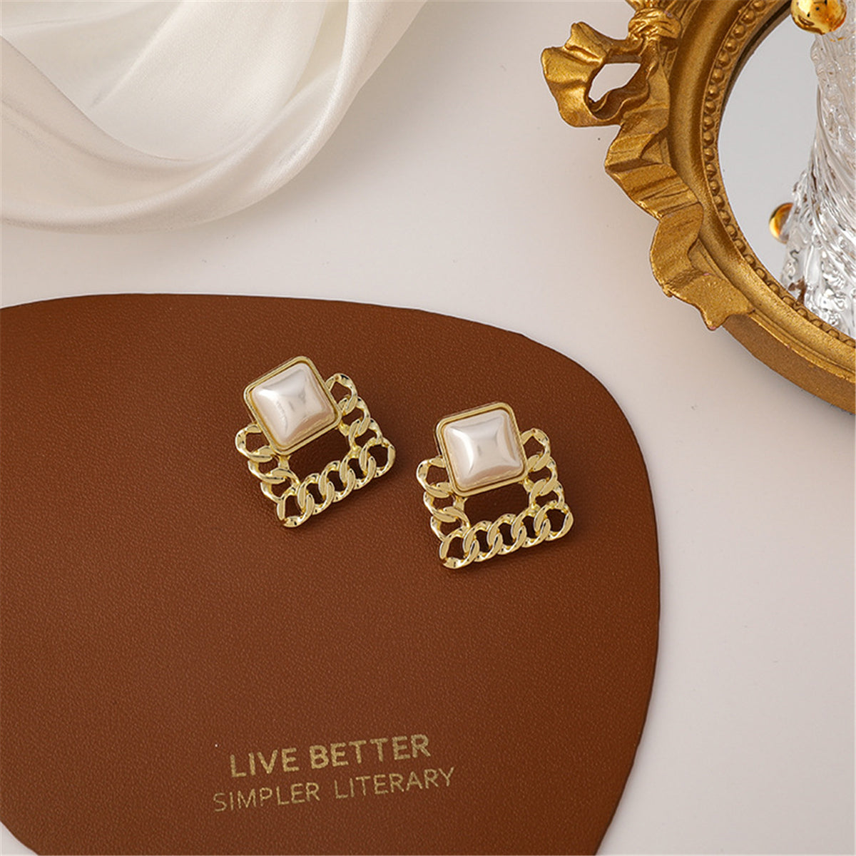 Pearl 18K Gold-Plated Figaro Square Stud Earrings, gold drop earrings for women, elegant gift for her, detail close-up