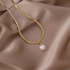 Stunning 18K gold-plated snake chain necklace with a beautiful pearl pendant.