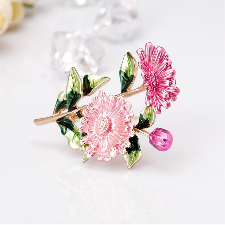 Pink Enamel and 18K Gold-Plated Flower Brooch, gold brooch pin, vintage-inspired design, detail close-up