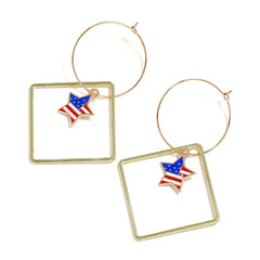 Celebrate Independence Day with these 18K gold-plated American flag earrings, adorned with a star on top.