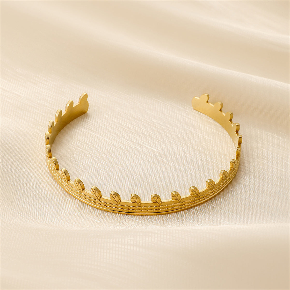 18K Gold-Plated Leaves Twine Cuff, gold bracelet for women, everyday style, detail close-up