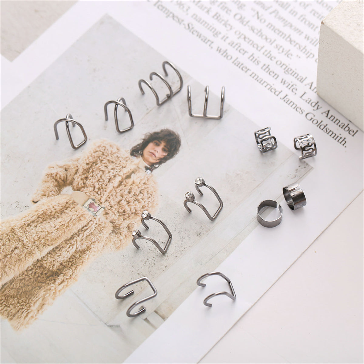 Cubic Zirconia and Black Ear Cuff Set, stud earrings for women, vintage-inspired design, detail close-up
