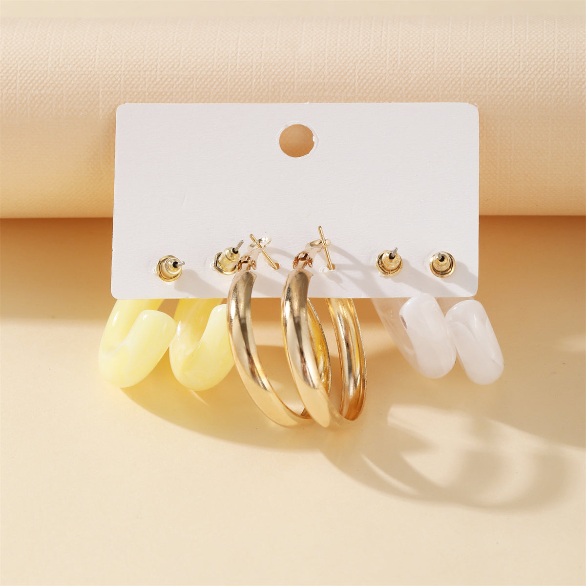 Yellow Resin and 18K Gold-Plated Hoop Earring Set, elegant gift for her, detail close-up