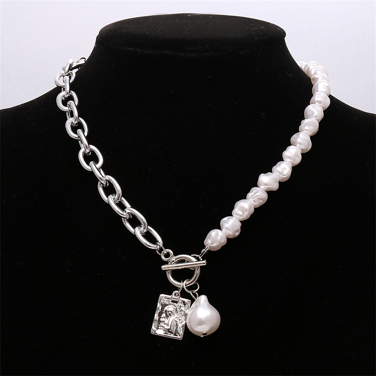 Pearl and Silver-Plated Chain Toggle Necklace, silver pendant necklace for women, elegant gift for her, lifestyle look