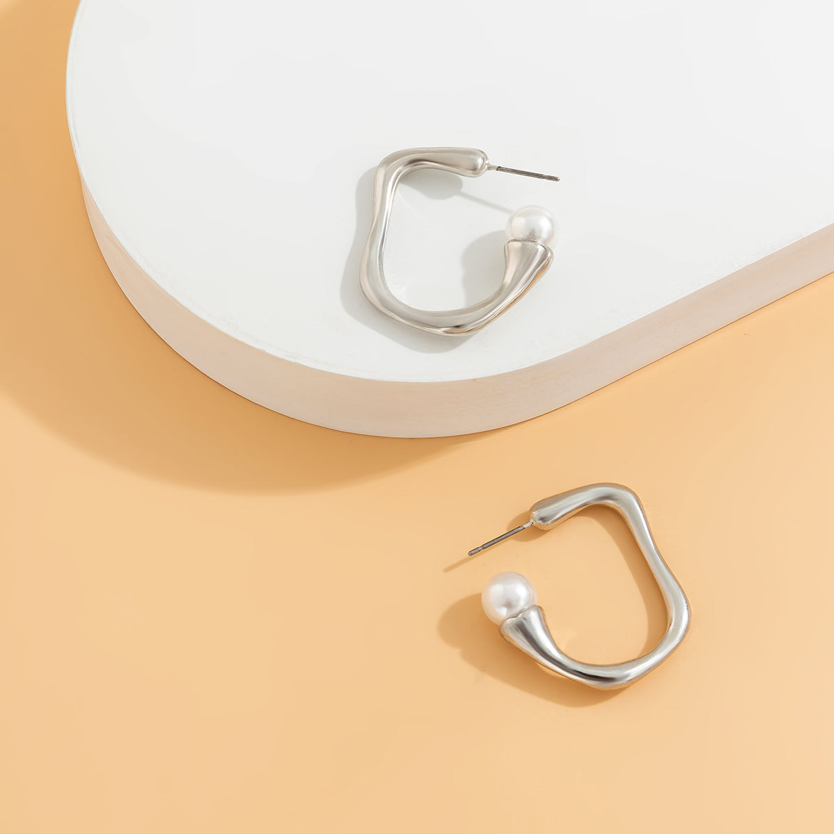 Pearl and Silver-Plated Curved Hoop Earring, silver stud earrings for women, dainty minimalist design, styled look