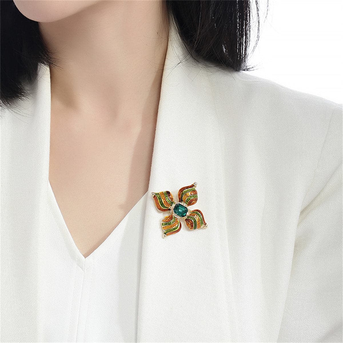 Emerald Crystal and 18K Gold-Plated Flower Brooch, gold brooch pin, dainty minimalist design, styled look