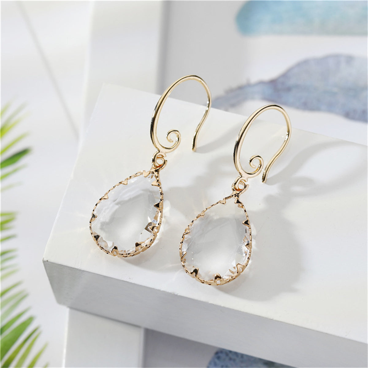 Dazzling 18K gold-plated earrings in a teardrop shape, embellished with clear quartz for a refined style.