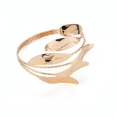Elegant 18K gold-plated arm cuff featuring intricate leaf designs for a touch of nature-inspired beauty.