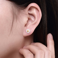 Beautiful white daisy stud earrings with yellow centers, made from 18K gold-plated sterling silver for a stylish accessory.
