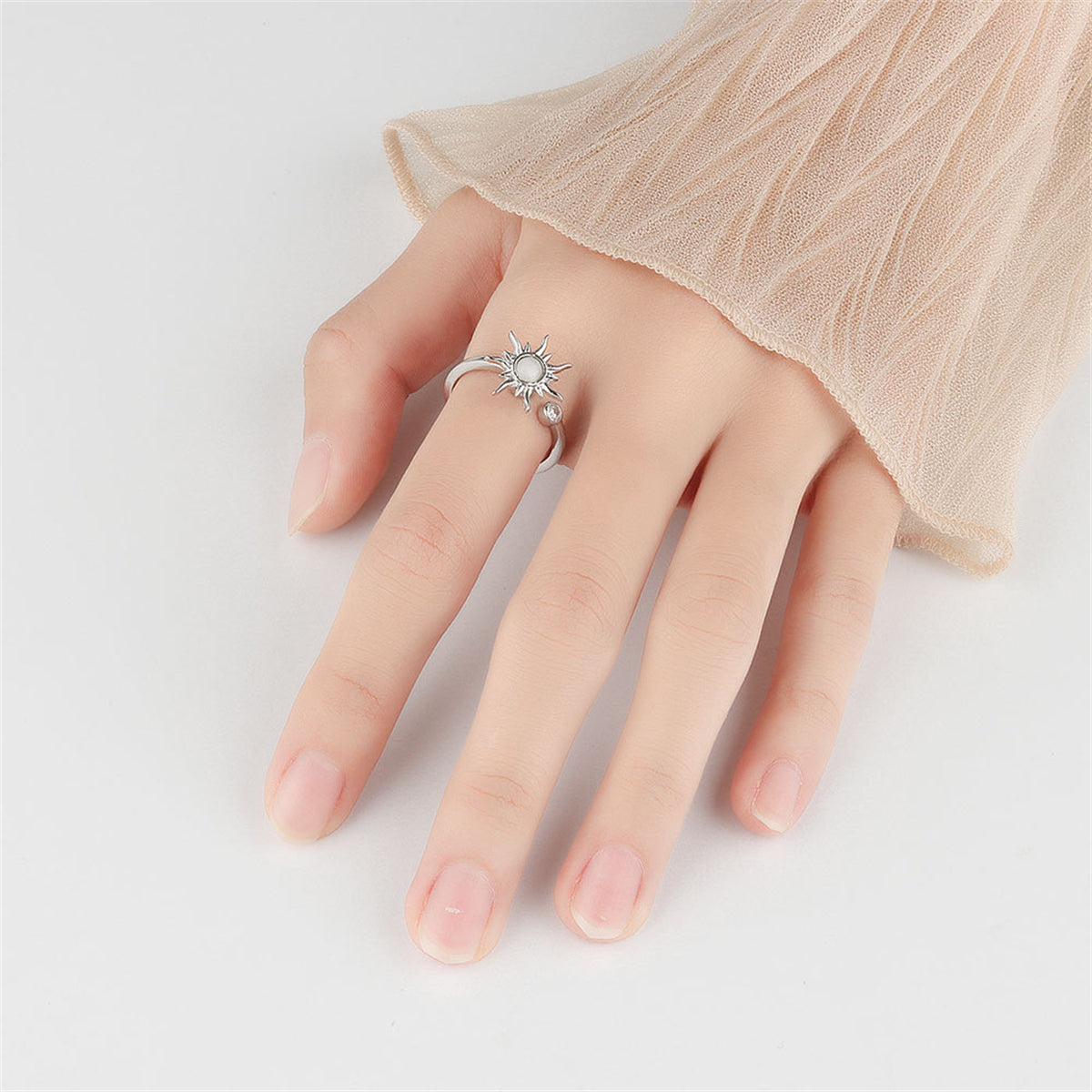 Quartz and Silver-Plated Rotating Sun Open Ring, silver statement rings for women, elegant gift for her, lifestyle look