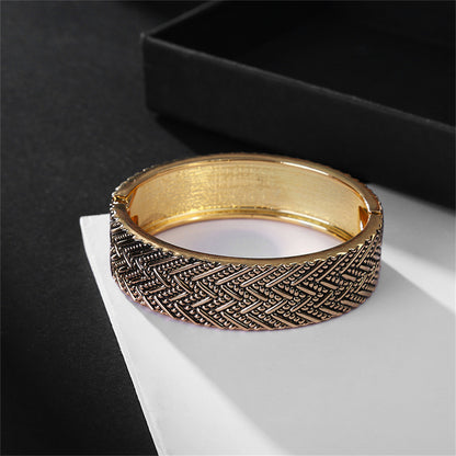 18K Gold-Plated Chevron Milgrain Hinge Bangle, gold bangle bracelet, everyday style, detail close-up