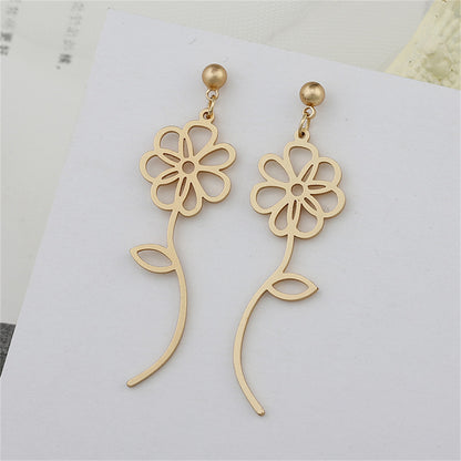 18K Gold-Plated Open Flower Drop Earrings, gold drop earrings for women, botanical inspired, detail close-up