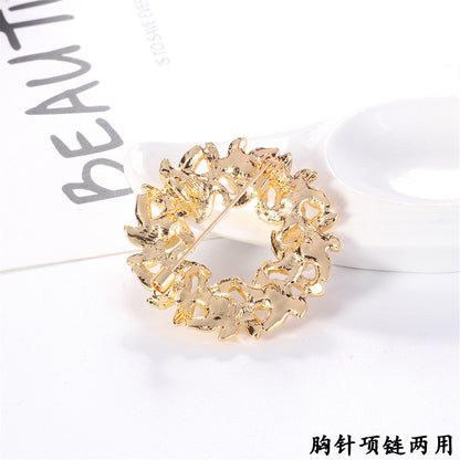 Pearl and 18K Gold-Plated Wreath Brooch, gold brooch pin, dainty minimalist design, detail close-up