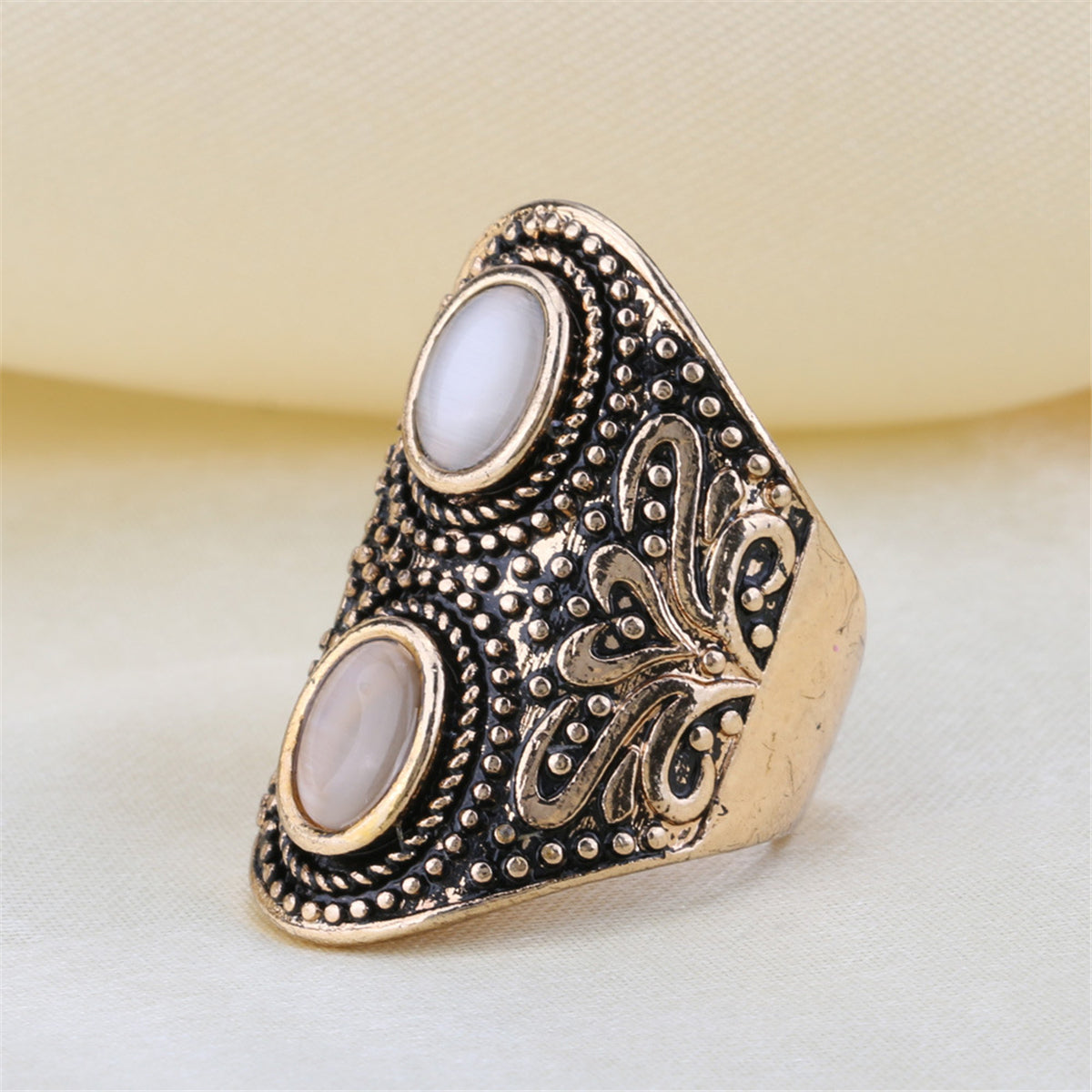 Cats Eye and 18K Gold-Plated Butterfly Round Ring, gold statement rings for women, dainty minimalist design, detail close-up