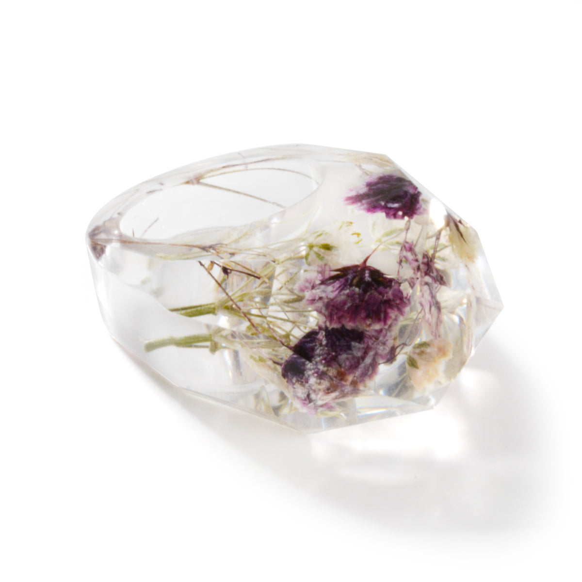 Purple and Off-White Dried Flower Ring, statement rings for women, vintage-inspired design, detail close-up