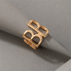 Chic adjustable ring in 18K gold plating, designed with openwork letters 'B' for a stylish accessory.