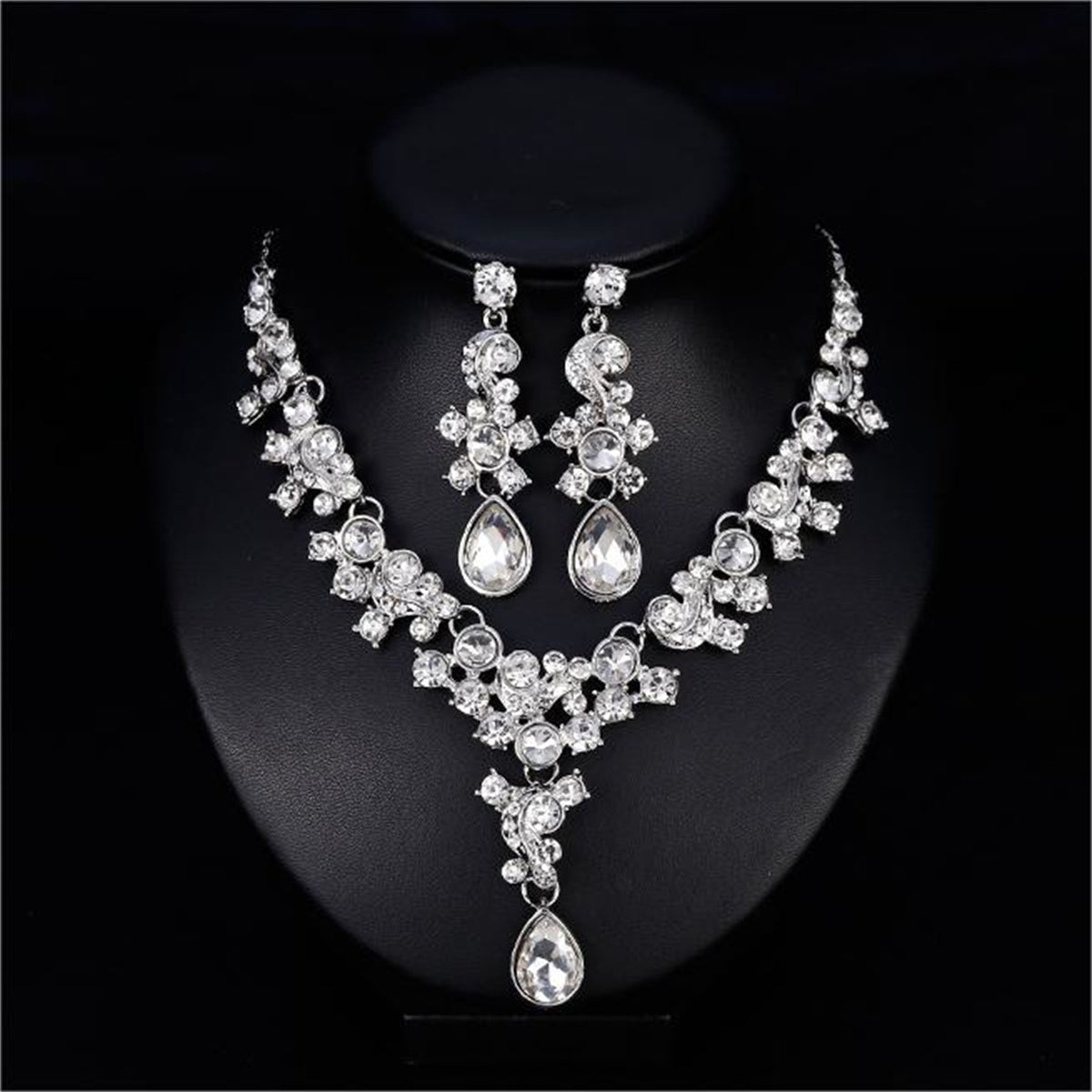 Clear Crystal and Cubic Zirconia Flower Drop Earrings and Necklace Set, drop earrings for women, detail close-up