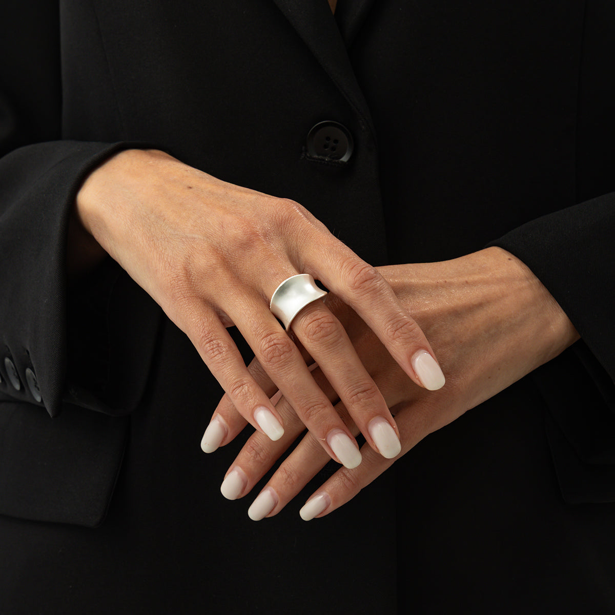 Silvertone Textured Curve Open Ring, vintage-inspired design, lifestyle look