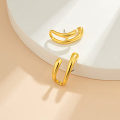 Beautifully crafted 18K gold-plated curved earrings, designed to enhance your style with a modern and sophisticated flair.