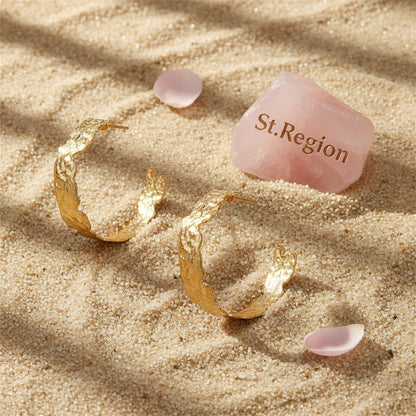 18K Gold-Plated Textured Abstract Half-Hoop Earrings, gold hoop earrings for women, vintage-inspired design, detail close-up