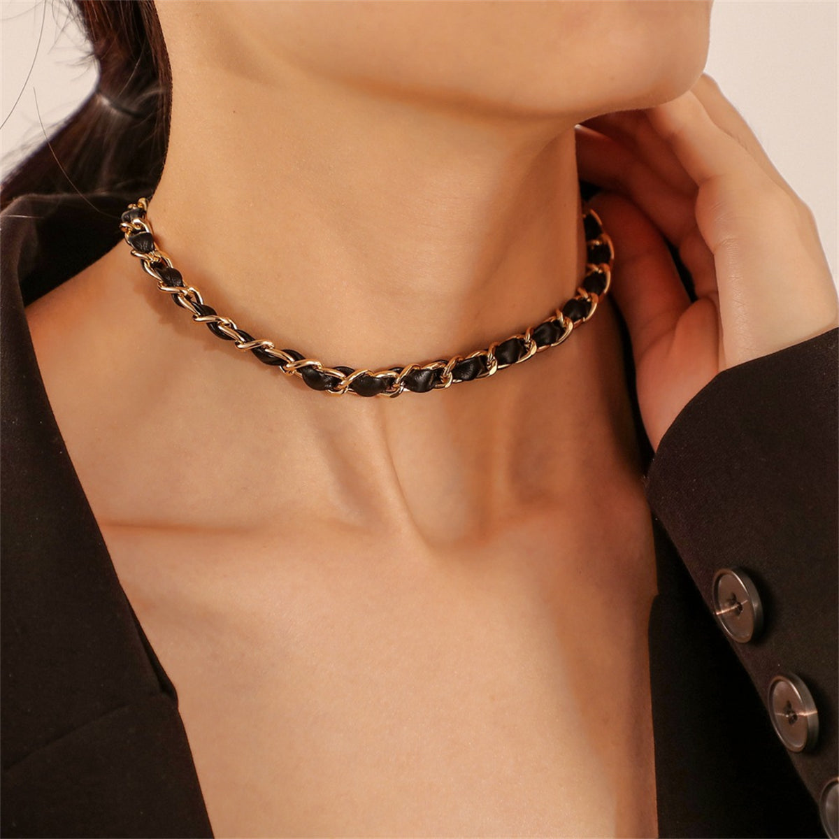 Elegant black and gold chain choker featuring an 18K gold-plated design with a sleek polystyrene cable chain.