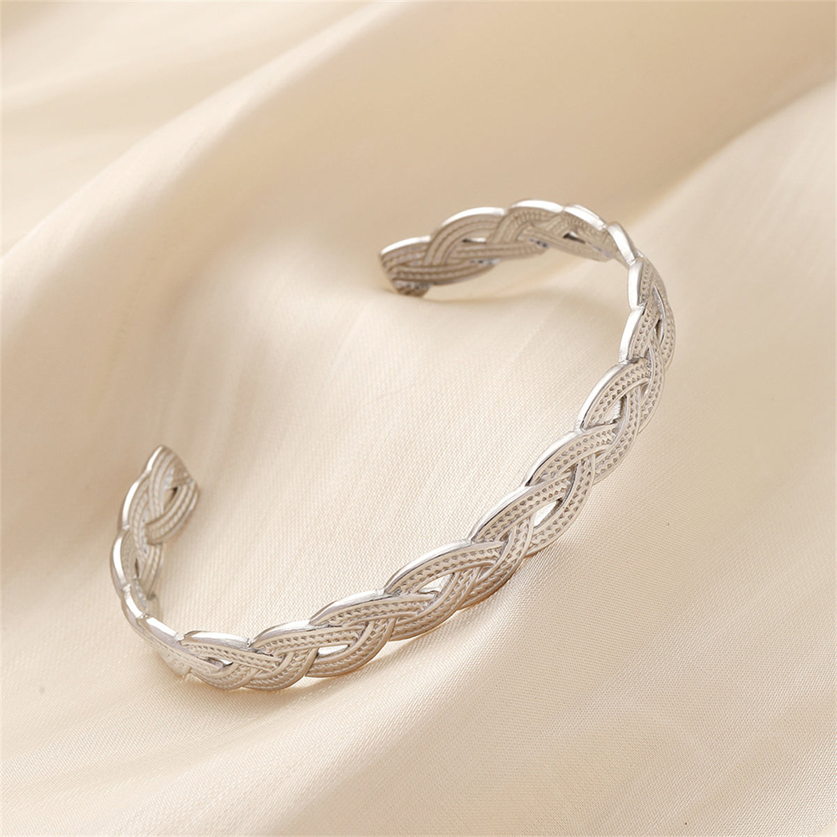Stainless Steel Twine Cuff, stainless steel bracelet for women, vintage-inspired design, detail close-up