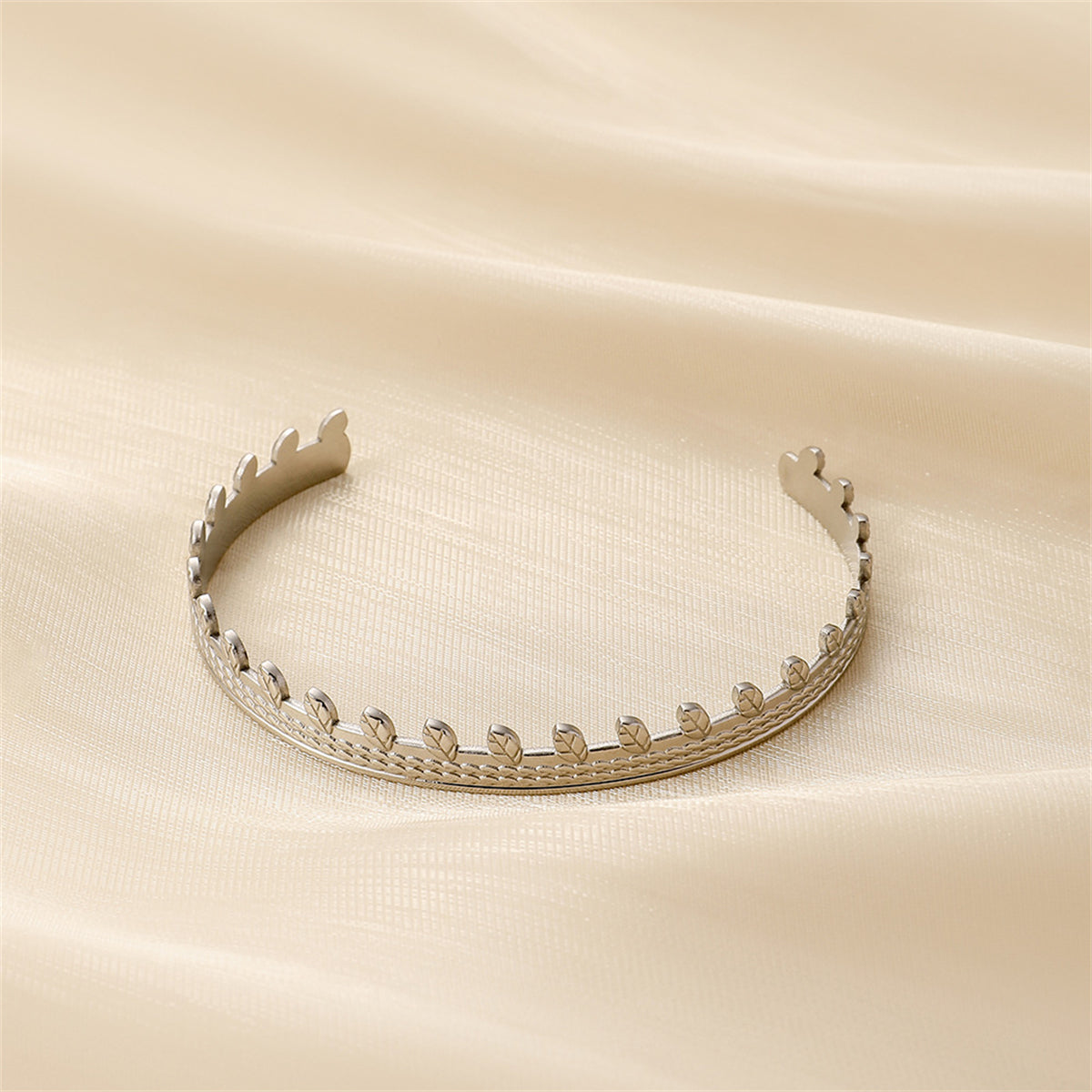Stainless Steel Leaves Twine Cuff, stainless steel bracelet for women, everyday style, detail close-up