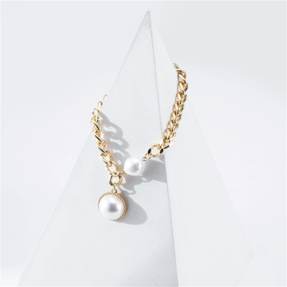 Pearl and 18K Gold-Plated Chain Asymmetrical Round Pendant Necklace, gold pendant necklace for women, detail close-up