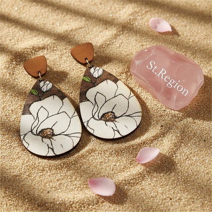 Gray and White Floral Wood Drop Earrings, drop earrings for women, vintage-inspired design, detail close-up