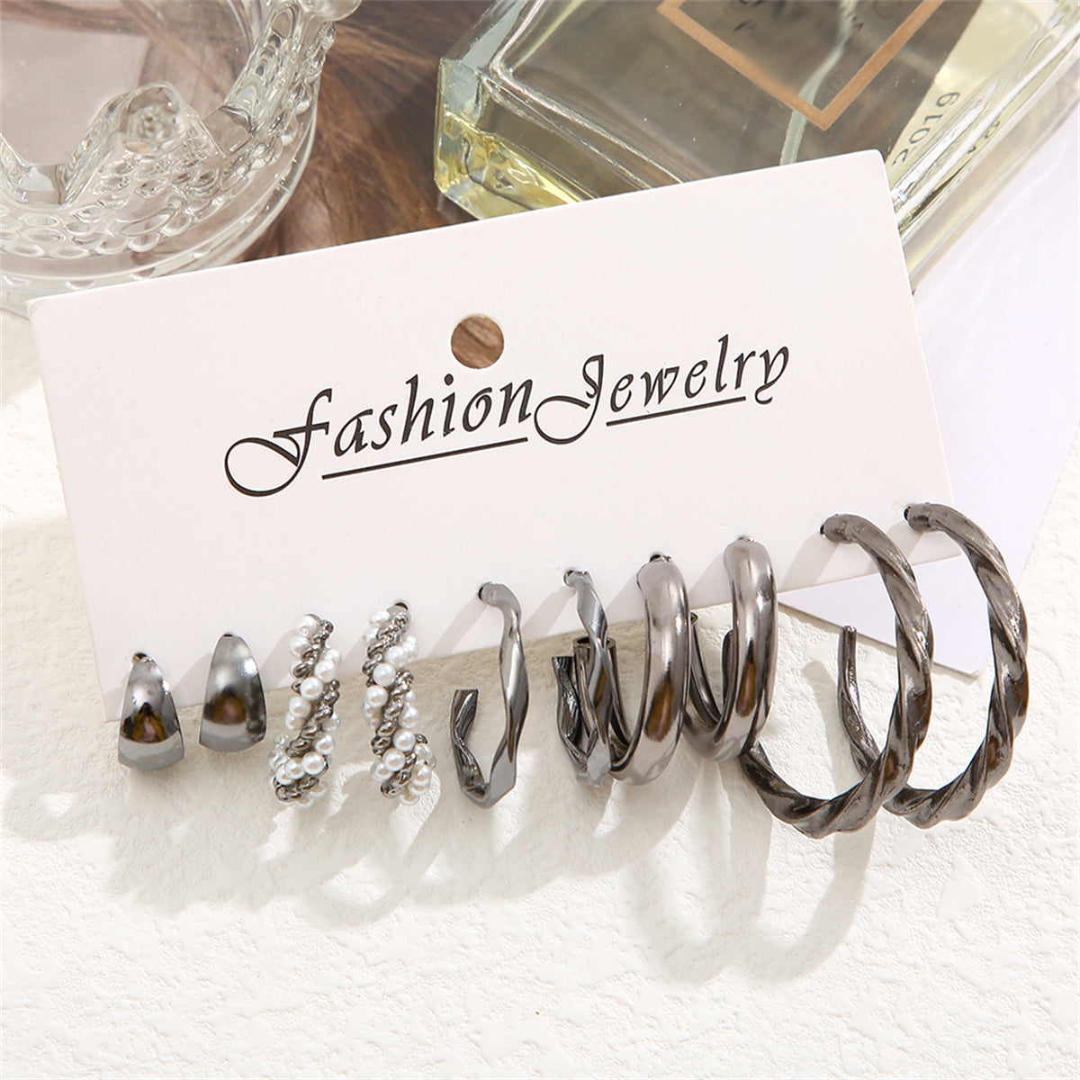 Pearl and Black-Tone Twisted Hoop Earrings Set, huggie earrings, vintage-inspired design, detail close-up