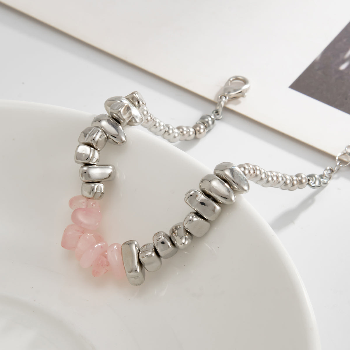 Pink Resin and Silvertone Irregular Beads Link Bracelet, silver bracelet for women, vintage-inspired design, detail close-up
