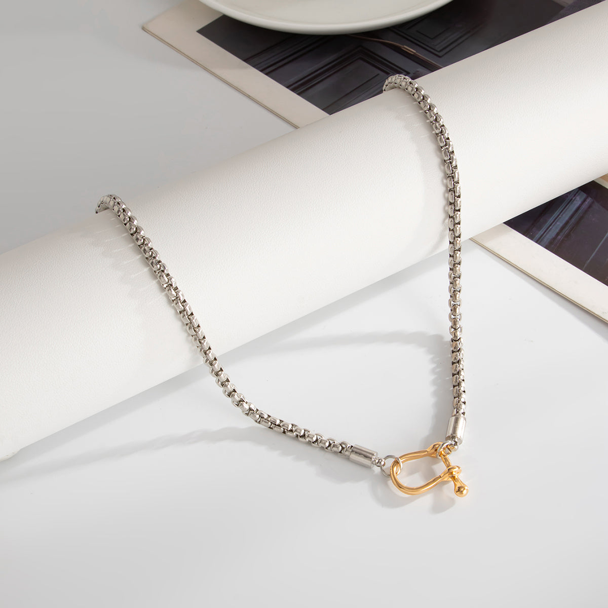 Two Tone U-Shape Pendant Necklace, everyday style, detail close-up
