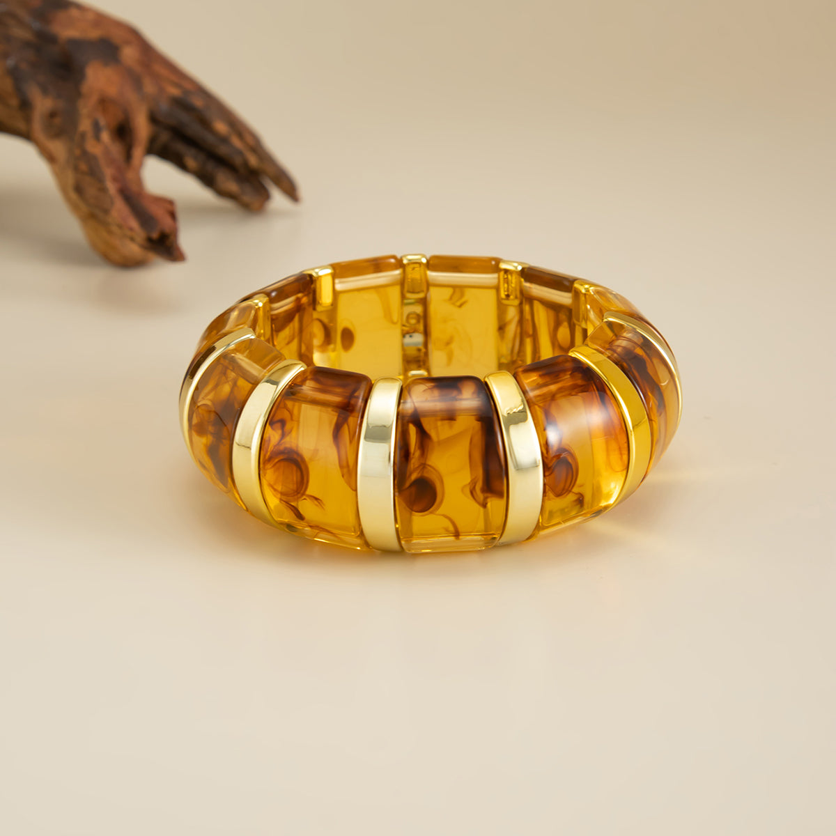 Light Amber Resin and Goldtone Oval Station Stretch Bracelet, elegant gift for her, detail close-up