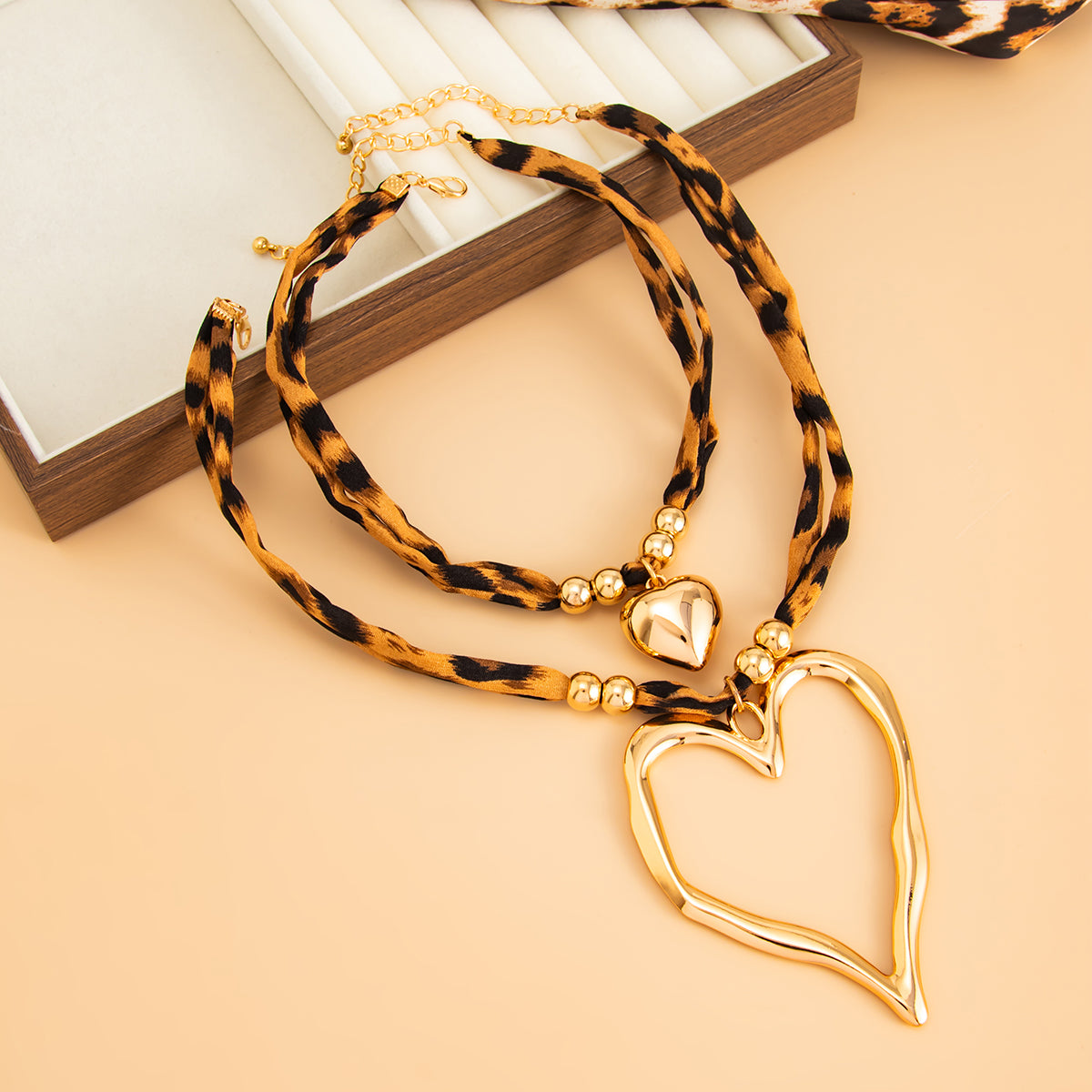 Polyster and Goldtone Beads Heart Pendant Statement Necklace Set, gold pendant necklace for women, detail close-up