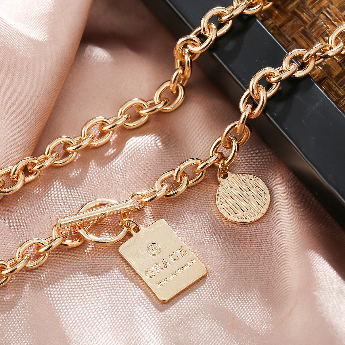Beautifully crafted 18K gold-plated necklace featuring a "Grace" charm, ideal for expressing elegance and personal style.