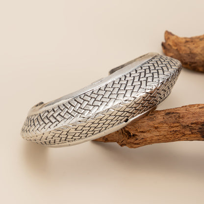 Silvertone Textured Snake Cuff, silver bracelet for women, vintage-inspired design, detail close-up