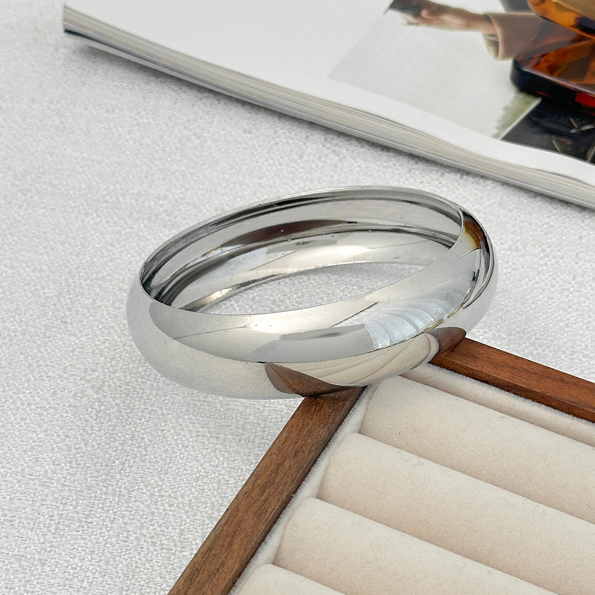 Silvertone Thin Bangle Bracelet, silver bangle bracelet, vintage-inspired design, detail close-up