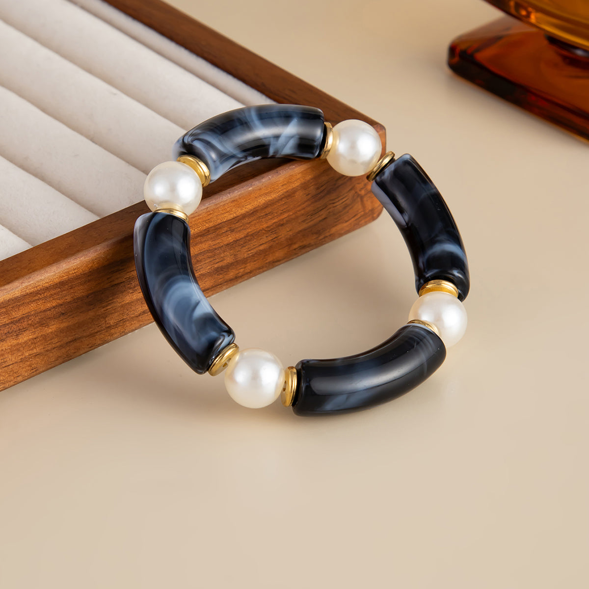 Black Resin and Pearl Goldtone Sequin Joint Stretch Bracelet, elegant gift for her, detail close-up