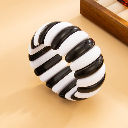 Black and White Resin Tire Stretch Bracelet, botanical inspired, detail close-up